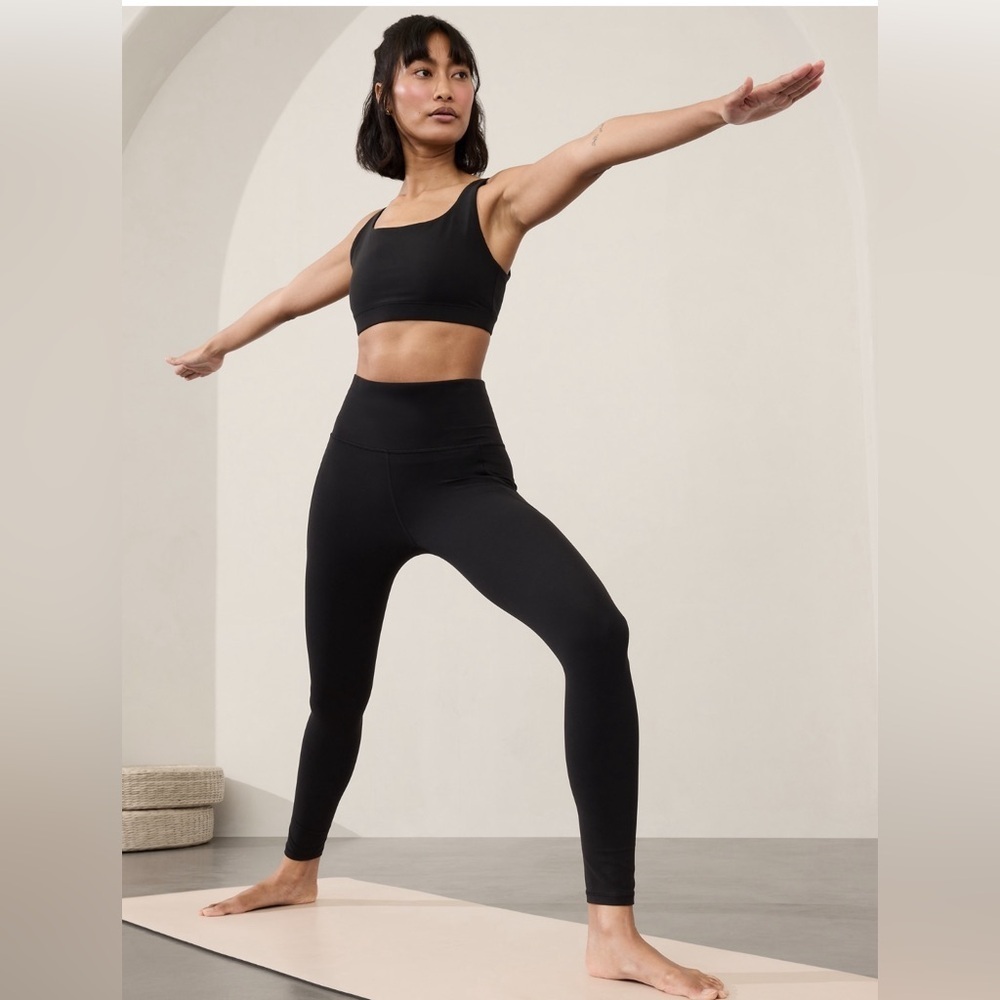 NWT Athleta Salutation Stash Black Tight Size Medium - Picture 2 of 10